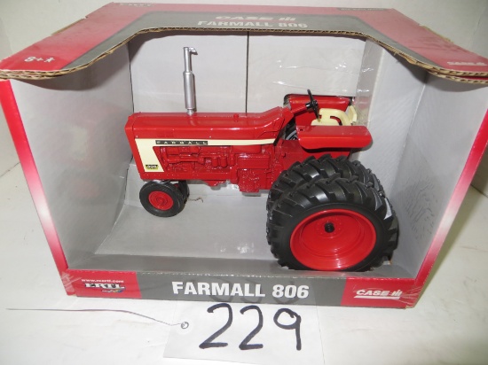 Farmall 806 w/duals & n/f, Ertl