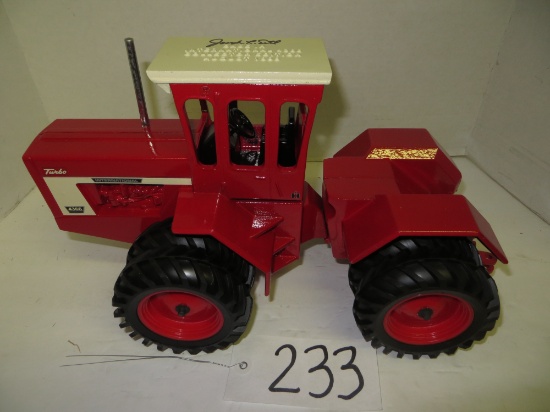 IH 4366 4WD Turbo w/duals, 1999 Collector Edition, Signed by Joe Ertl, Scale Model