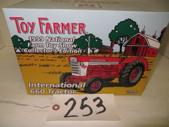 IH 660 tractor, 1999 National Toy Farmer Collector Edition, Ertl
