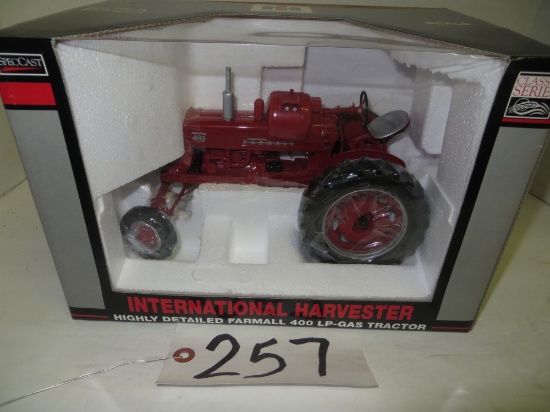 Farmall 400 LP-Gas, Highly Detailed, Spec Cast