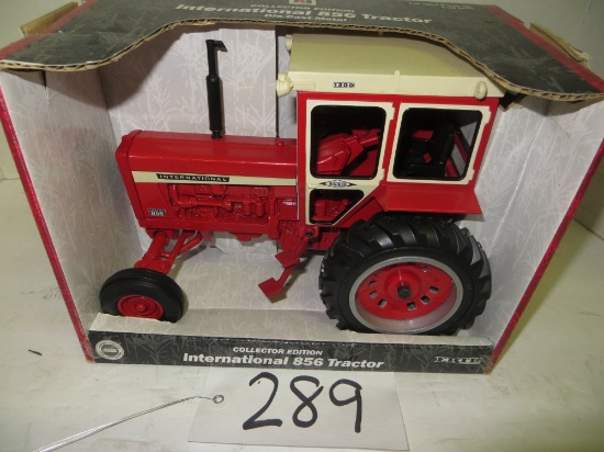 IH 856 w/Hiniker cab, Collector Edition, Ertl