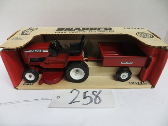 Ertl	Snapper Lawn Tractor & Trailer