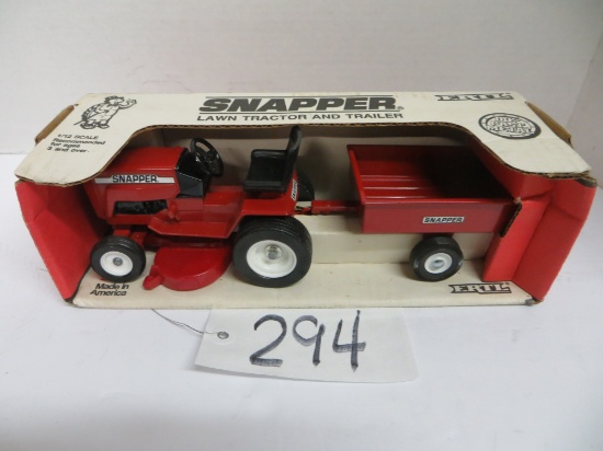 Ertl	Snapper Lawn Tractor & Trailer 		  1/12