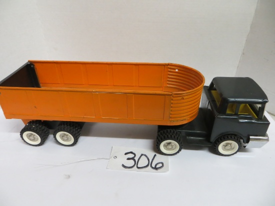 Structo Metal Truck w/ Dump Bucket & Hoist w/ Glass Window 	
