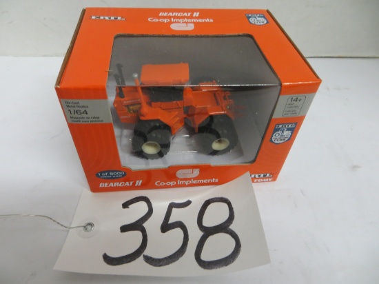 Ertl	Bearcat II Tractor 1 of 5000 Produced 	Collector Club 	  1/64