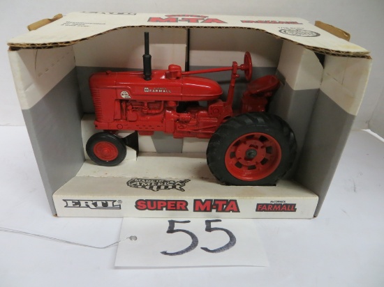 Ertl	Super M-TA IH Farmall Tractor Die Cast Metal