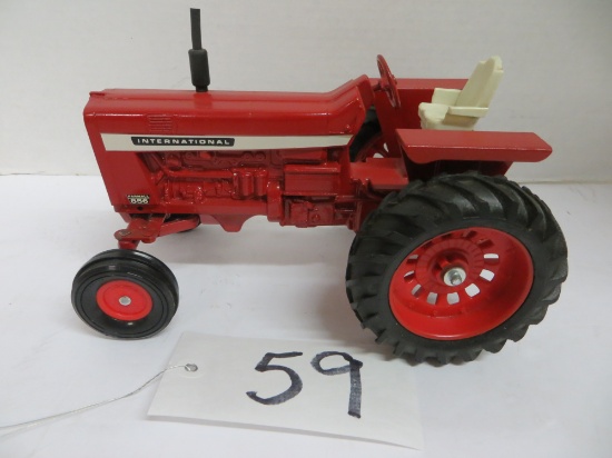 Ertl	1970 repaint IH Farmall 856 Tractor