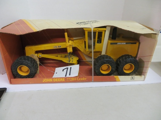 Ertl	JD 7722BH Grader Die Cast