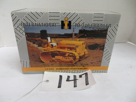 Ertl 	International TD-340 Crawler Toy Trucking Construction