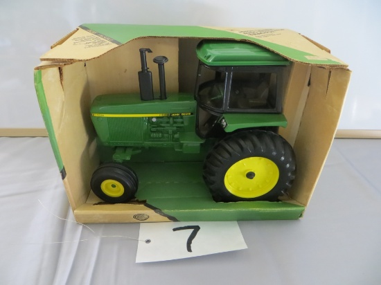 Ertl JD 4255 Row Crop