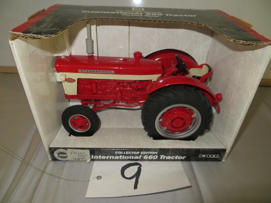 Ertl International 660 tractor Collector Edition Special Edition 2000