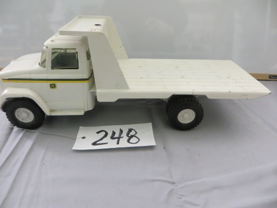 Ertl JD truck w/flat bed played w/condition
