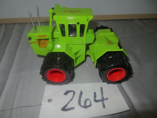 Ertl Steiger Wildcat SE, 1999 30th Anniv w/duals  1/32"