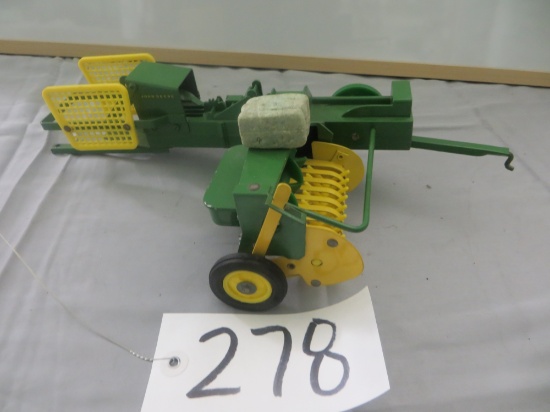 Ertl JD 204 thrower w/bale   n/b