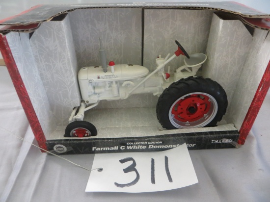 Ertl Farmall C White Demonstrator, Collector Edition 2000
