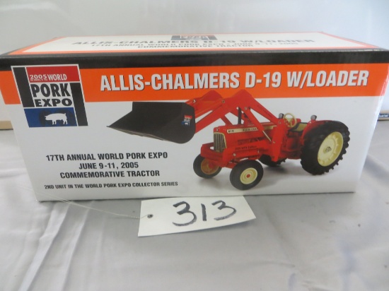 Rc-2 Allis Chalmers D-19 w/loader 17th WPX Annual Pork Expo 2005