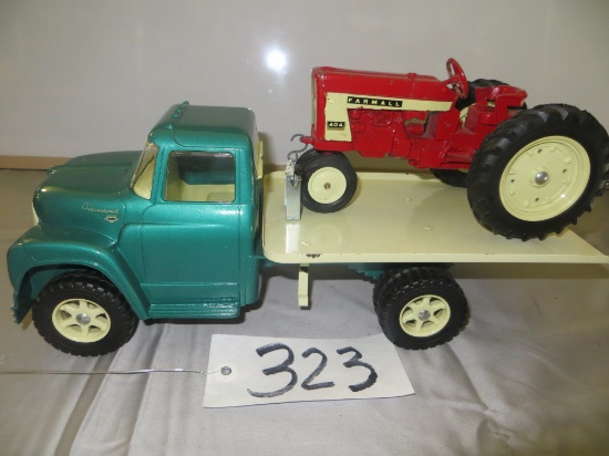Ertl International 1600 Load Star w/Farmall 404
