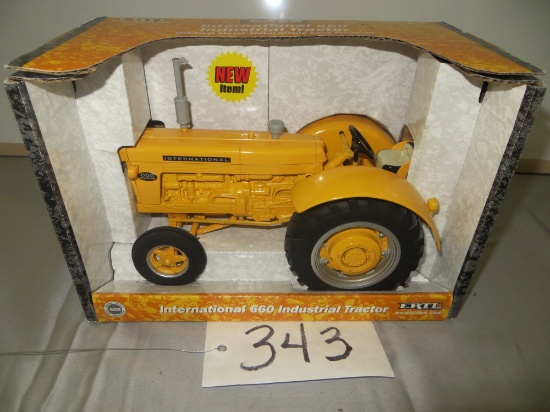 Ertl Internatioanl 660 Industrial tractor