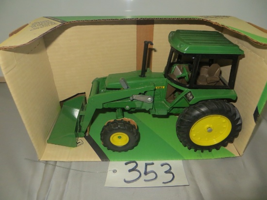 Ertl JD Utility Tractor w/endloader