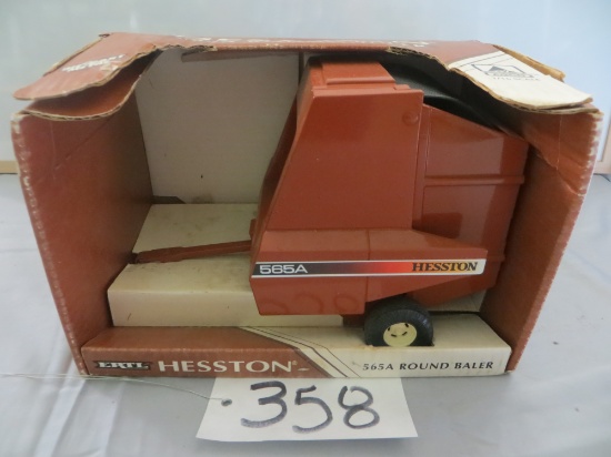 Ertl Hesston 565A Round Baler