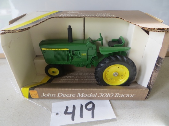 Ertl	JD 3010 Tractor