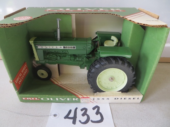 Ertl	Oliver 1555 White Diesel w/nf