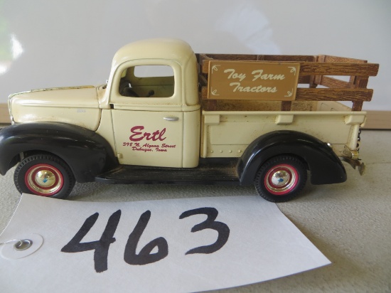 Ertl	Toy Farm Tractor 1940 Ford pickup