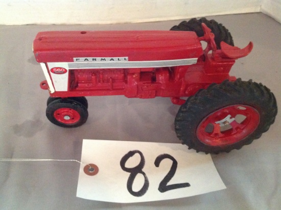 Farmall 560 w/nf w/broke seat & missing drawbar, poor paint job	Eska