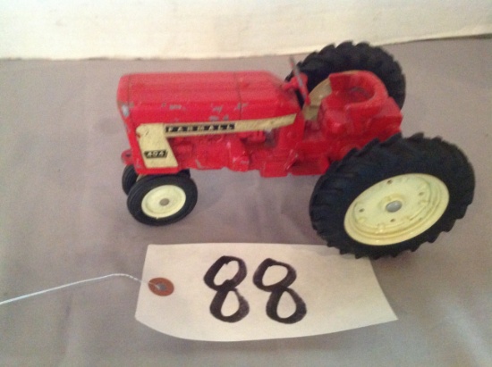 Farmall 404 w/nf 1960 played w/condition	Ertl