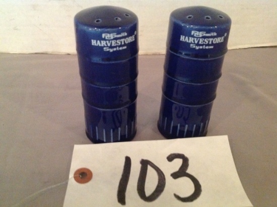 Blue Harvester salt & pepper shacker