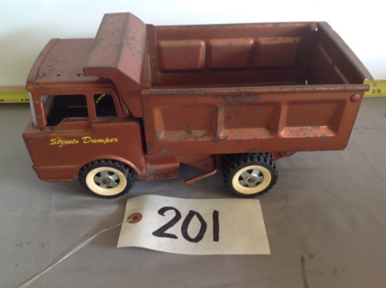 Structo Dump Truck	played w/condition	