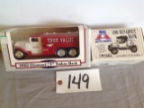 1930 Diamond T Tanker True Value 1/34 scale & 1918 Runabout Bank Big Auto Parts 1/25 scale		Ertl