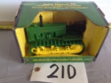 JD 40 crawler, Red Rock Threshers Tulip Time 2001		Ertl