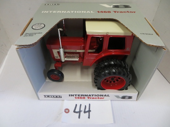 Ertl	IH 1468 V8 w/duals 1993 2nd in series of 4 Limited Edition