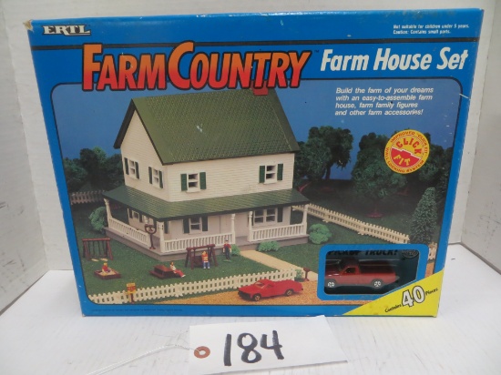Ertl	Farm Country Farm House Set