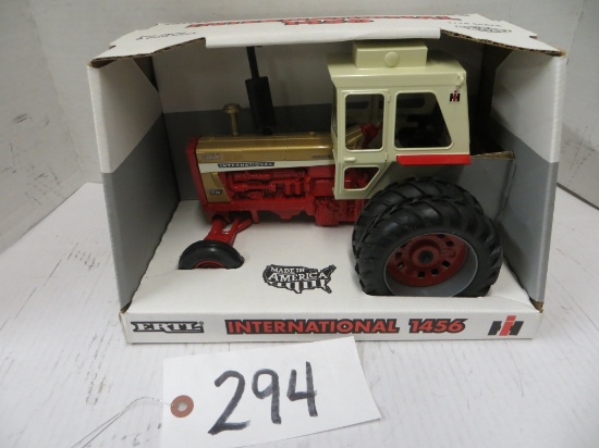 Ertl	International 1456 Gold Demonstrator