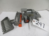 Ertl	Gleaner combine w/heads	1/32 scale