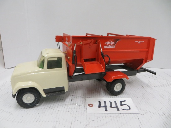 Loyd custom	Ertl truck w/Custom Kuhn Knight TMR wagon