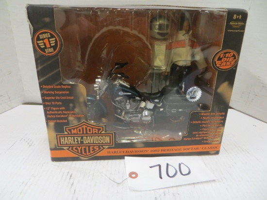 Ertl	Harley Davidson 2002 Heritage Softail Classic w/man