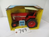 Ertl	IH 1066 w/box