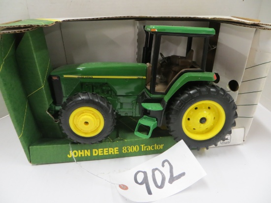 Ertl	JD 8300 FWD