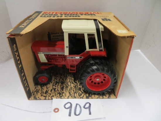 Ertl	International 1586 w/cab