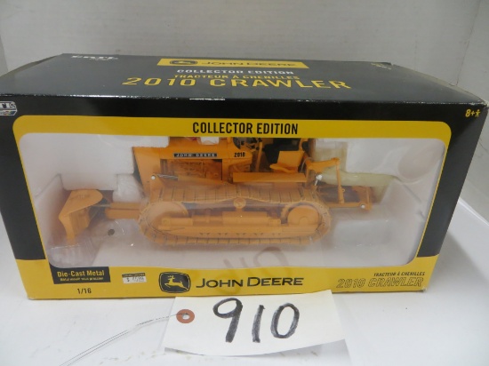 Ertl	JD 2010 Crawler Collector Edition