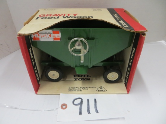 Ertl	Huskee Feeed Wagon