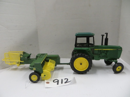 Ertl	JD 4450 w/JD baler