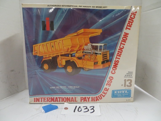 Ertl	International Pay Hauler 350 Model Kit