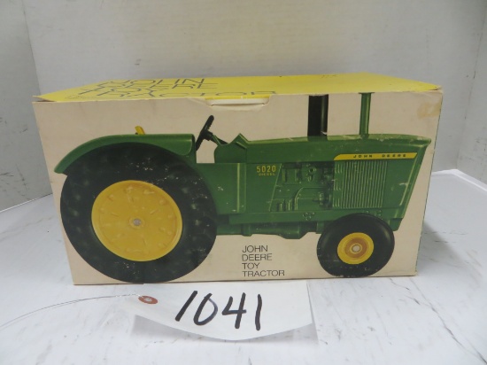 JD 5020 Diesel Tractor w/box  older