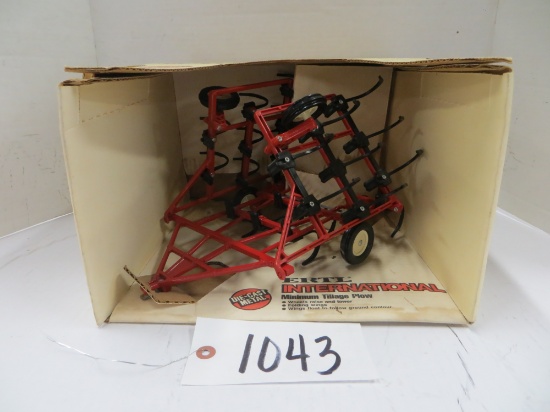 Ertl	International Minimum Tillage Plow w/box