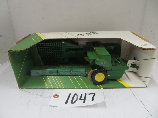 Ertl	JD 348 baler