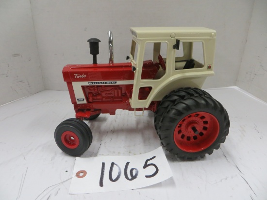 International 1066 w/cab custom